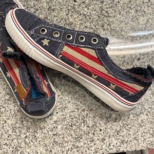 Blowfish canvas shoes size 7.5 NWT